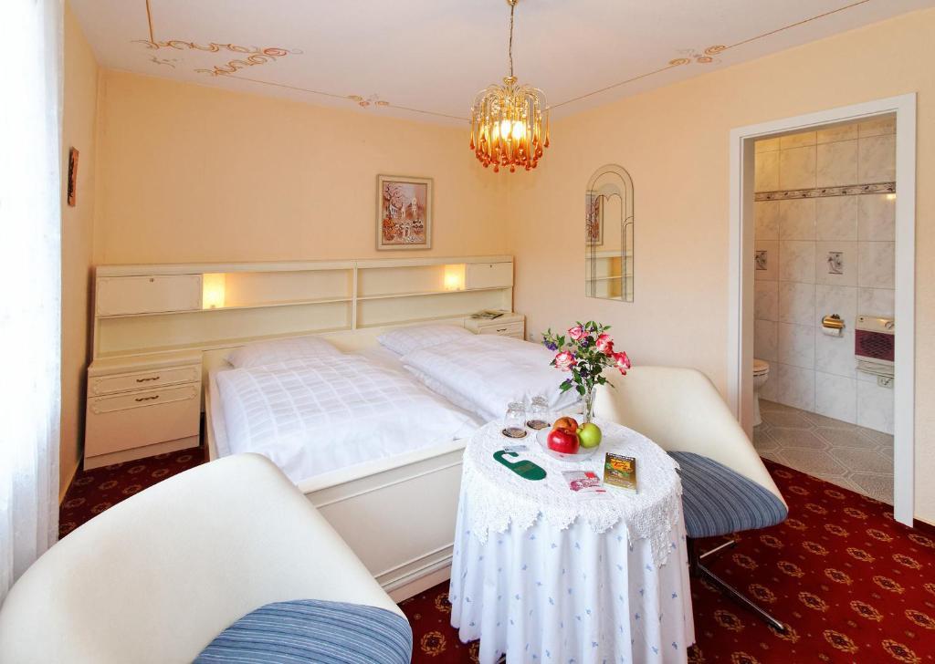 Hotel Garni Regina Гьосвайнщайн Екстериор снимка