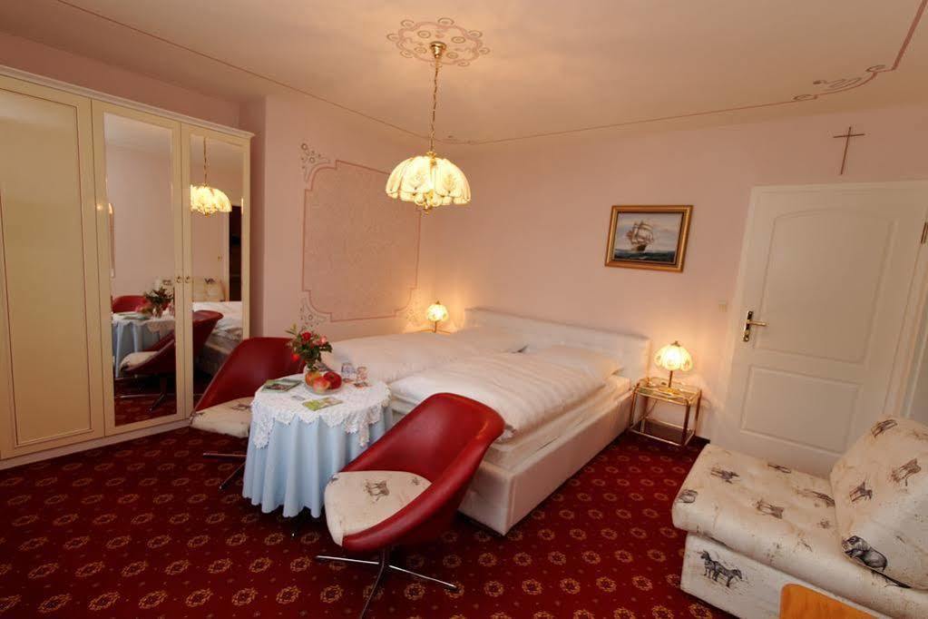 Hotel Garni Regina Гьосвайнщайн Екстериор снимка