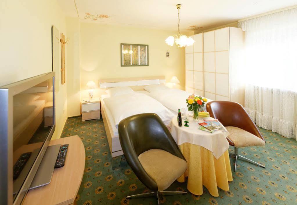 Hotel Garni Regina Гьосвайнщайн Екстериор снимка