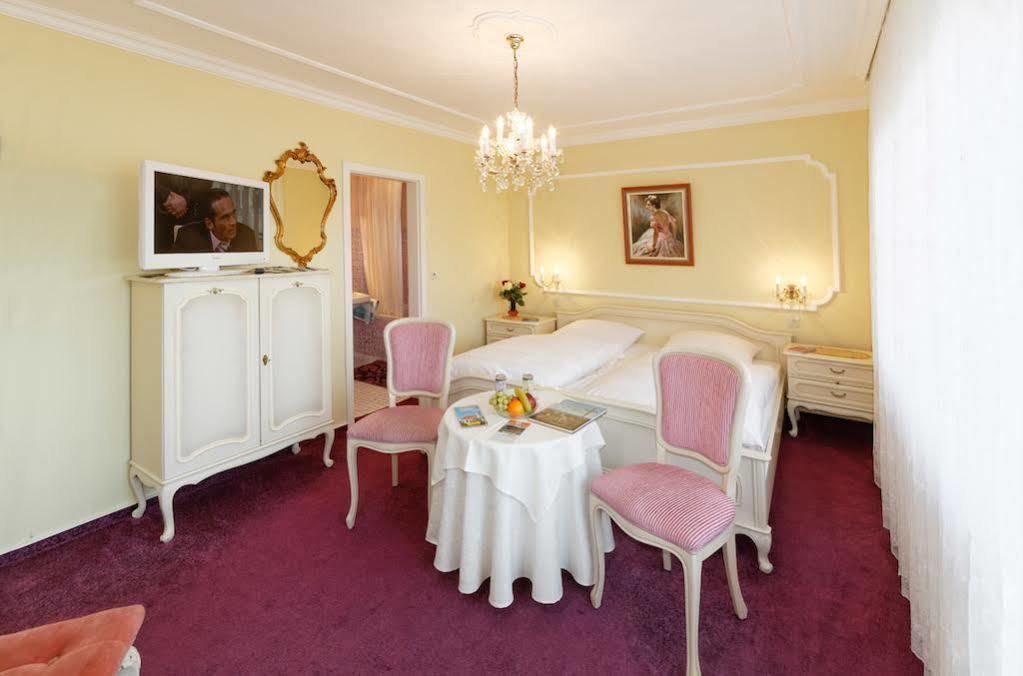 Hotel Garni Regina Гьосвайнщайн Екстериор снимка