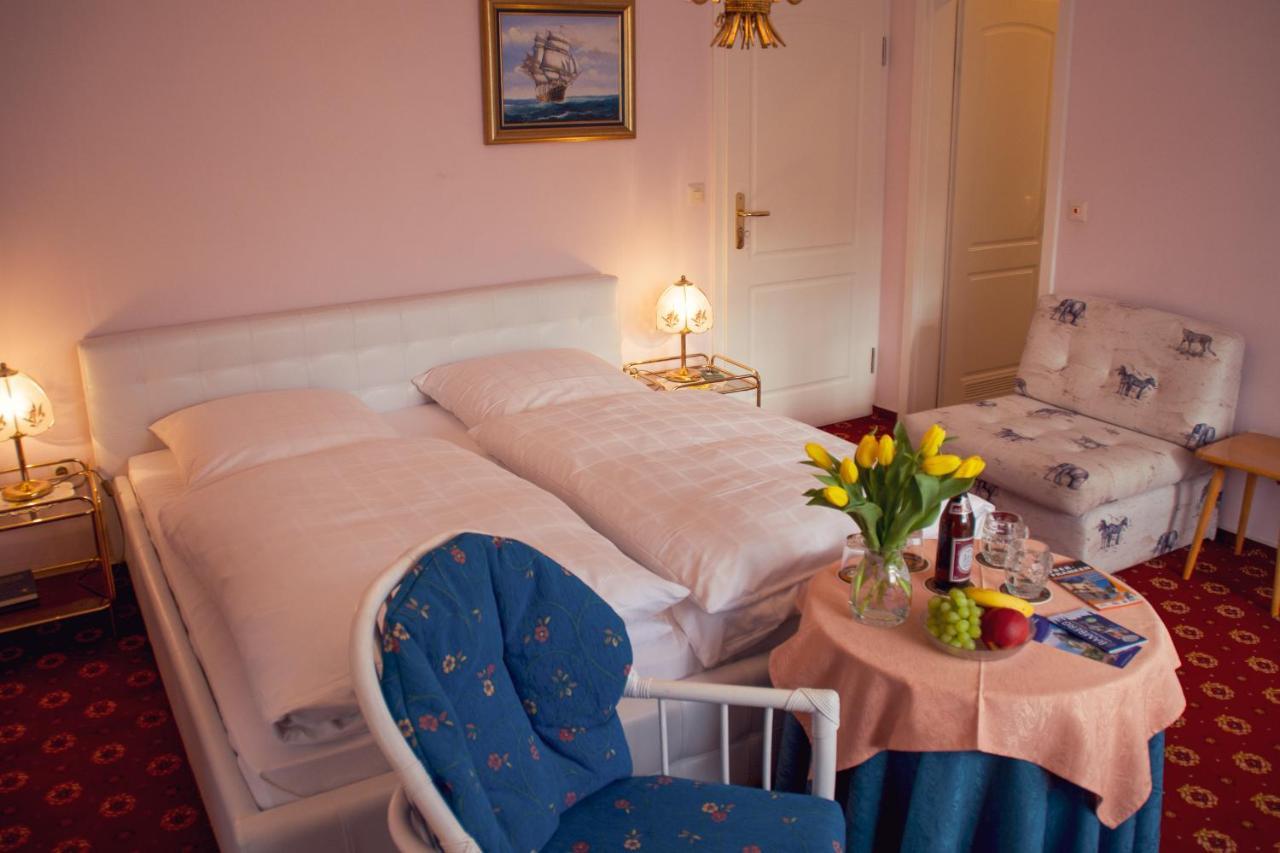 Hotel Garni Regina Гьосвайнщайн Екстериор снимка