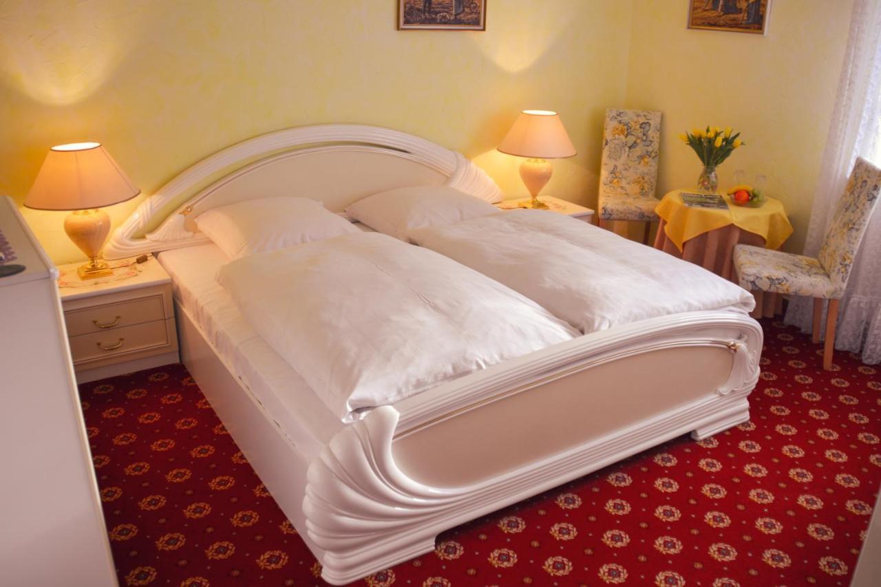 Hotel Garni Regina Гьосвайнщайн Екстериор снимка
