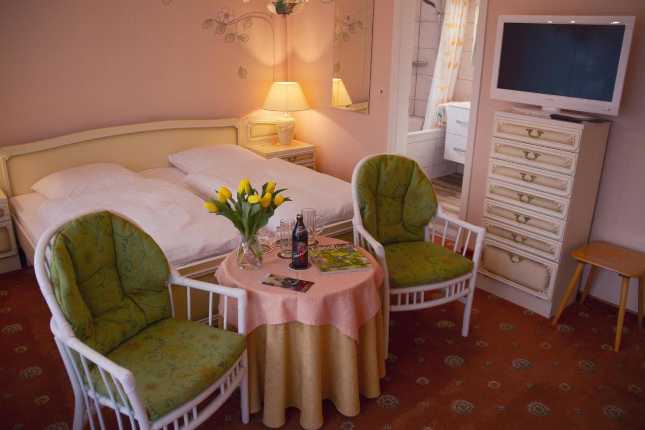 Hotel Garni Regina Гьосвайнщайн Екстериор снимка