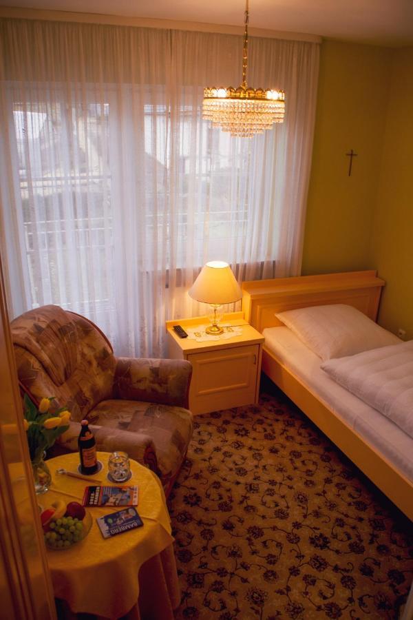 Hotel Garni Regina Гьосвайнщайн Екстериор снимка