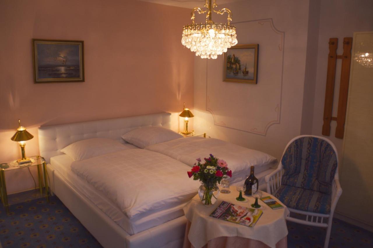 Hotel Garni Regina Гьосвайнщайн Екстериор снимка