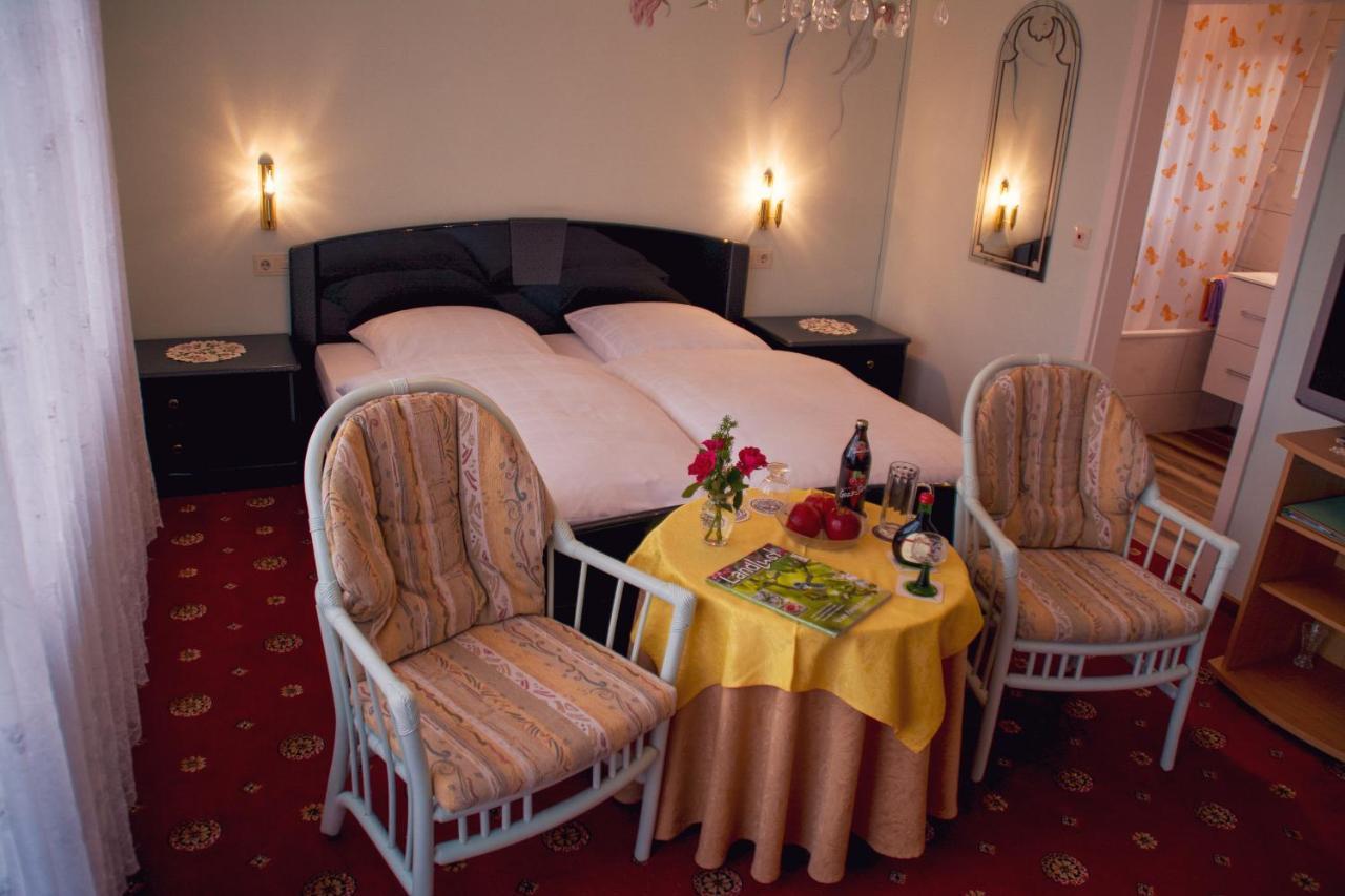 Hotel Garni Regina Гьосвайнщайн Екстериор снимка