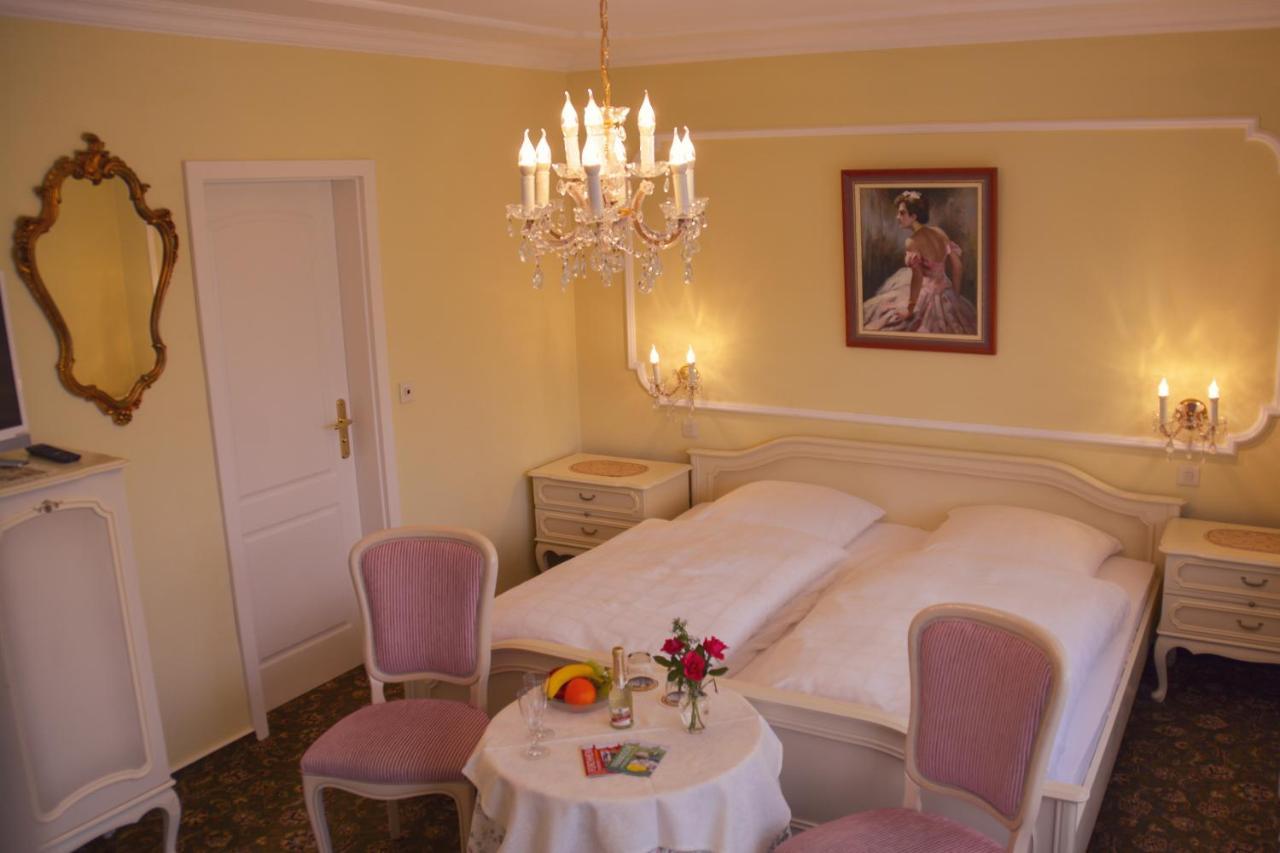 Hotel Garni Regina Гьосвайнщайн Екстериор снимка