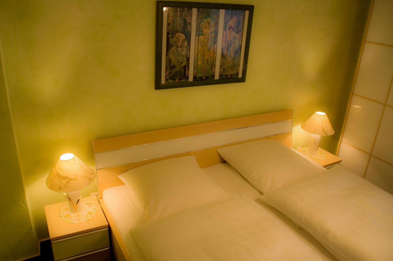 Hotel Garni Regina Гьосвайнщайн Екстериор снимка